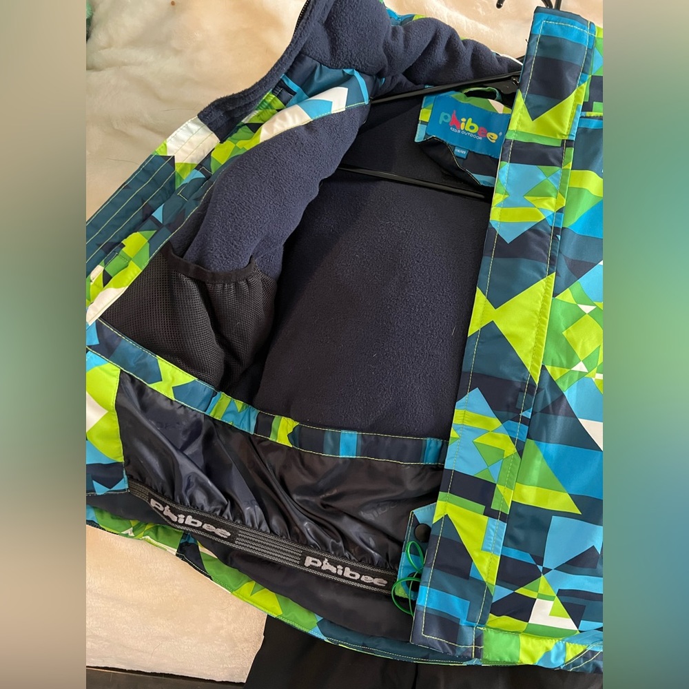 4/5T Winter coat and snow pants. Only wore for 6 days on vacations.